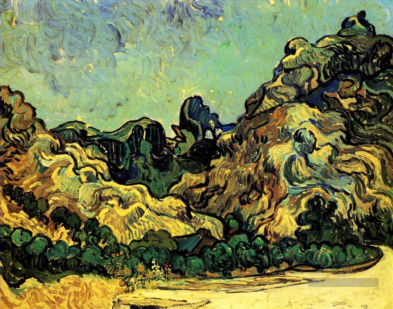 Montagnes à Saint Remy avec Dark Cottage Vincent van Gogh Peintures à l'huile